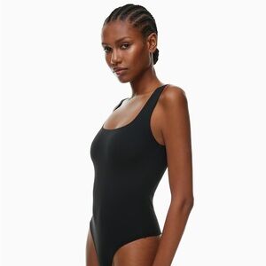 🖤 Aritzia Original Contour Sleeveless Squareneck Bodysuit Babaton 🖤